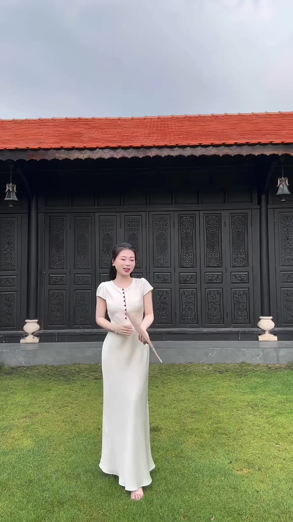 LYC FASHION - DIỆU VÂN đầm lụa vân mây có tay nút bọc | BigBuy360 - bigbuy360.vn