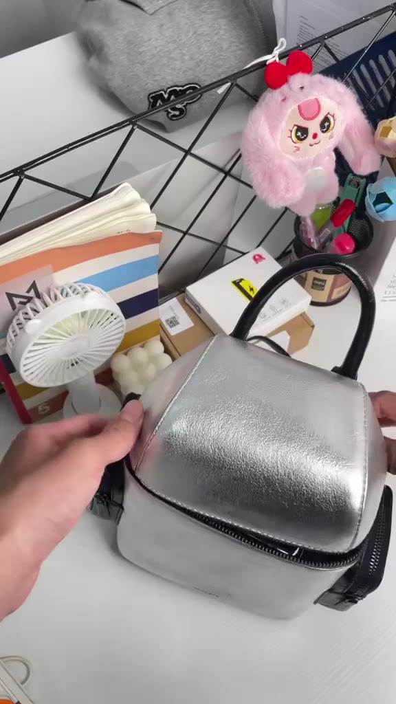 【Giao hàng toàn quốc】PIn 20000mAh Có sẵn dây, hỗ trợ sạc nhiều thiết bị sạc | BigBuy360 - bigbuy360.vn