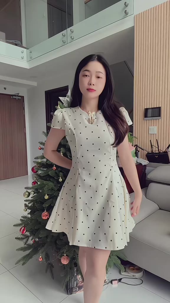 Đầm nữ thiết kế chấm bi xòe xinh xắn Ostic Dress | BigBuy360 - bigbuy360.vn