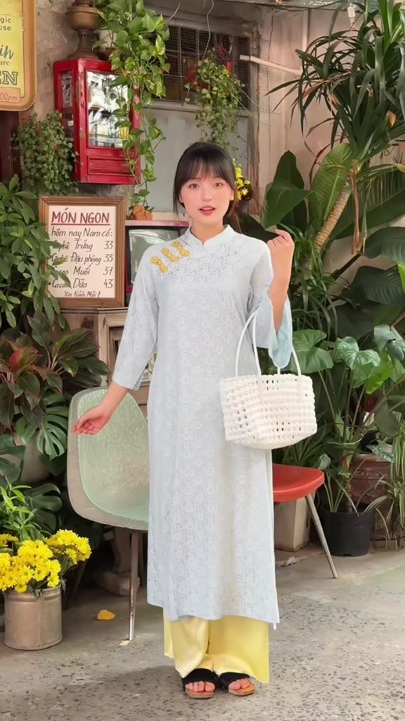 Áo dài cách tân dáng suông Cơ Uyển , dịu dàng nữ tính phù hợp với các dịp lễ tết - Áo Dài Cúc | BigBuy360 - bigbuy360.vn