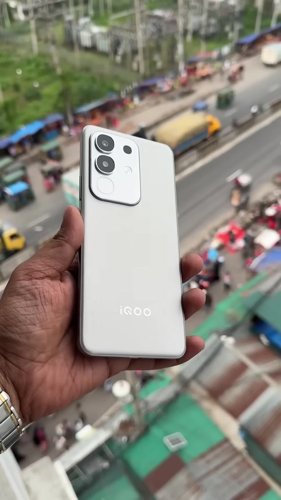 Điện thoại Vivo iQOO Z10x 5G 8GB/128GB Màn hình 6.72" MediaTek Dimensity 7300, Pin 6500mAh - Hàng nhập khẩu | BigBuy360 - bigbuy360.vn