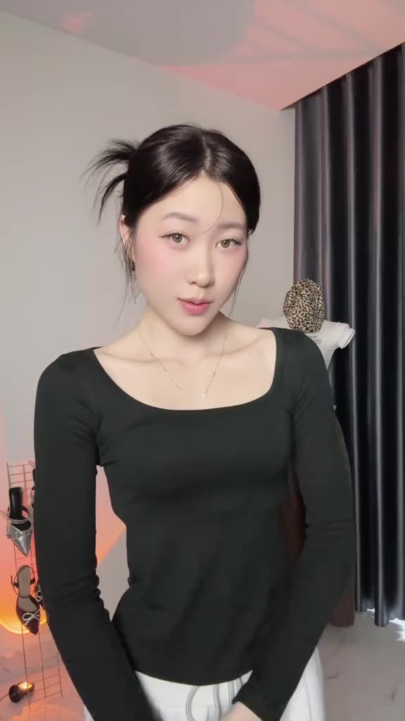 Áo thun tay dài cổ vuông nữ Gumee, áo dài tay ôm body croptop fit dáng cup ngực mặc thu đông - G12 | BigBuy360 - bigbuy360.vn