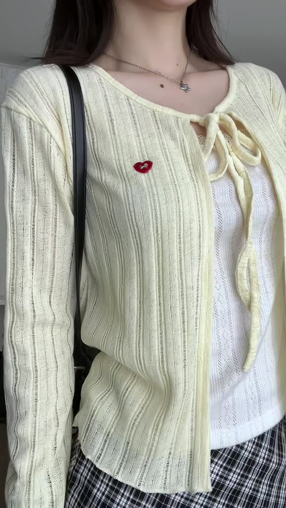 Áo cardigan MONÁ áo khoác nữ mỏng nhẹ trang trí trái tim - LOOPIE CARDIGAN | BigBuy360 - bigbuy360.vn