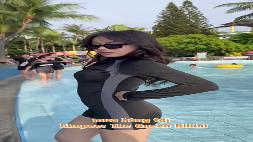 Bikini một mảnh đồ bơi nữ liền khóa kéo quần đùi màu đen tay ngắn & dài phối xám kín đáo The Queen 008 | BigBuy360 - bigbuy360.vn