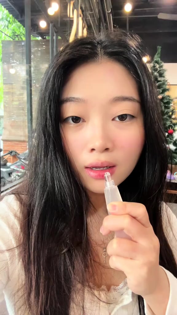 Judydoll Son môi dầu dưỡng LIP ESSENCE 10ml | BigBuy360 - bigbuy360.vn