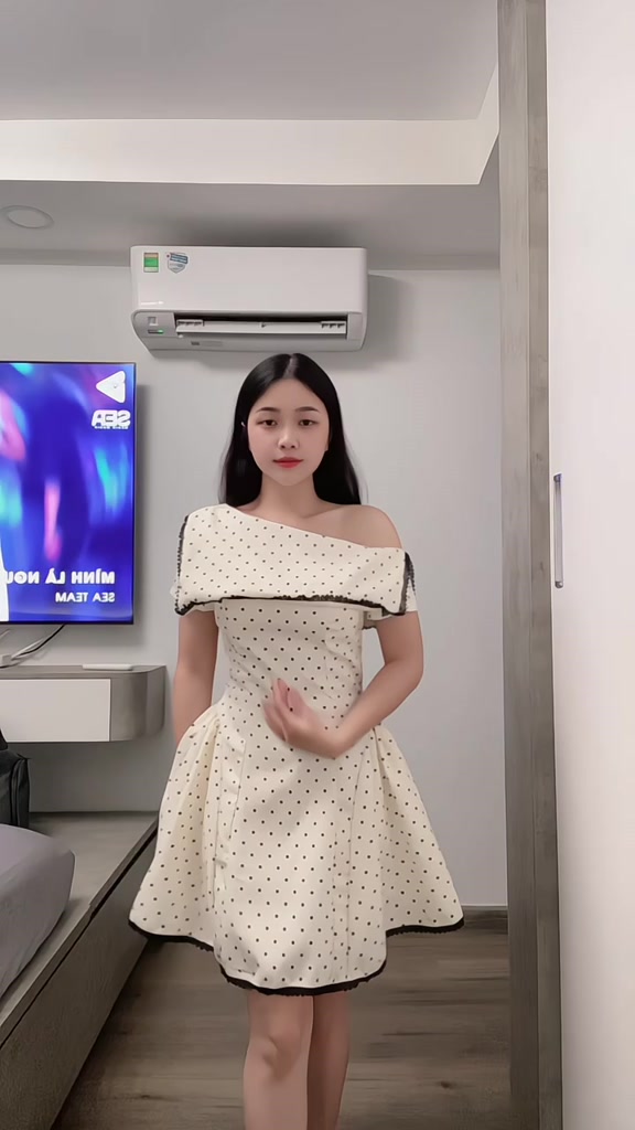 Đầm lệch vai chấm bi phối ren xinh dịu dàng Taron Dress | BigBuy360 - bigbuy360.vn