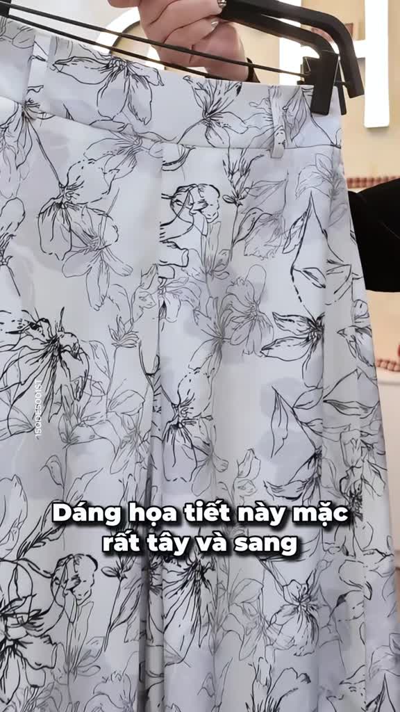 Quần Ống Rộng 𝐂𝐂𝐇𝐀𝐓 Dáng Suông Giả Váy Hoa Lilies Chất Liệu Mango Cao Cấp 15QDE5001ST | BigBuy360 - bigbuy360.vn