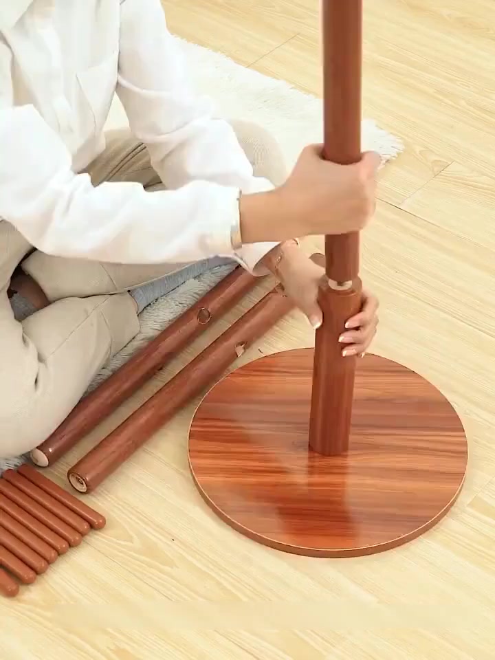 Giá treo quần áo gỗ BM Thiết kế nhiều chân đế vững chãi phân bố trọng lượng đều không gian hiện đại | BigBuy360 - bigbuy360.vn