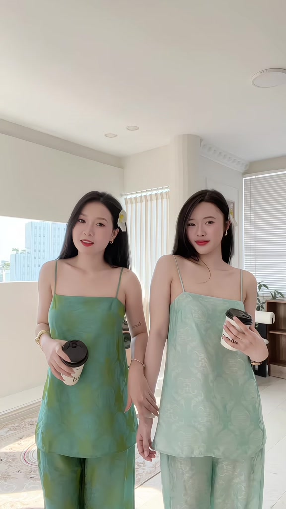 LYC FASHION - Thanh Hạ Set 2 Dây Mảnh Kèm Quần Ống Rộng | BigBuy360 - bigbuy360.vn
