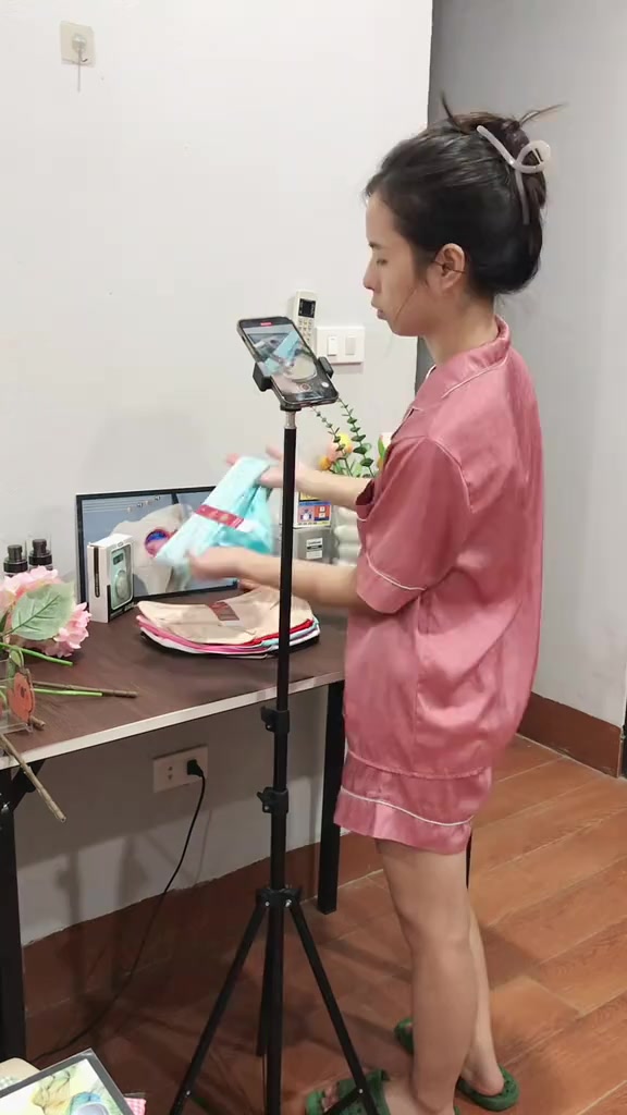 Gậy livestream gậy chụp ảnh quay video reivew sản phẩm cho điện thoại tiện lợi selfie phụ kiện | BigBuy360 - bigbuy360.vn