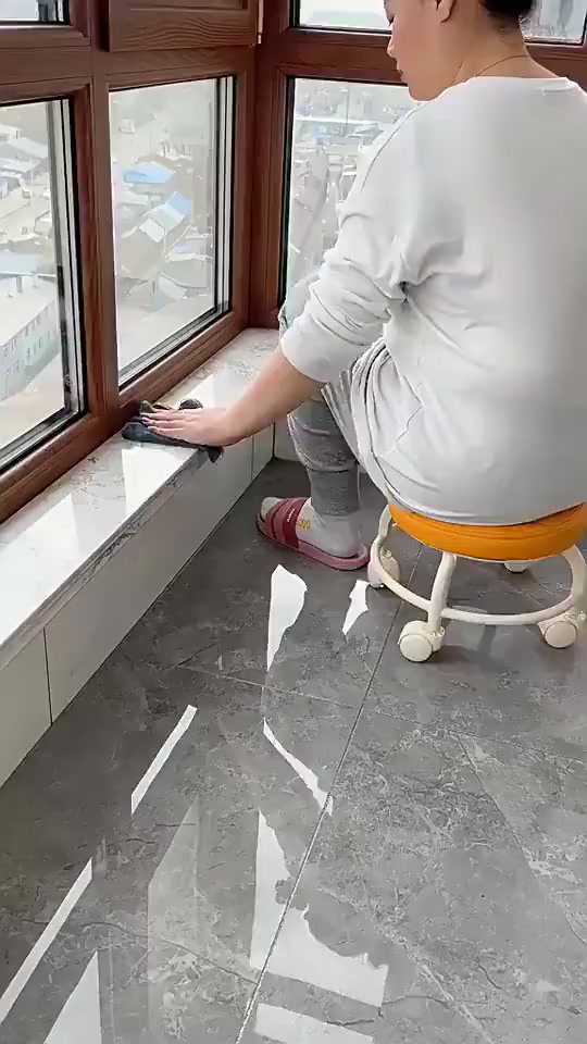 Ghế xoay có bánh xe này là một chiếc ghế thấp thoải mái chống bám bẩn phù hợp cho việc học tập và sử dụng trong gia đình | BigBuy360 - bigbuy360.vn