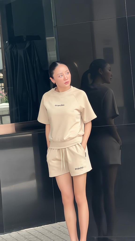 Set Bộ Đùi Ecochic Áo Cổ Tròn Basic Logo Thêu Quần Ngắn Cạp Chun Chất Liệu Cao Cấp B224 | BigBuy360 - bigbuy360.vn
