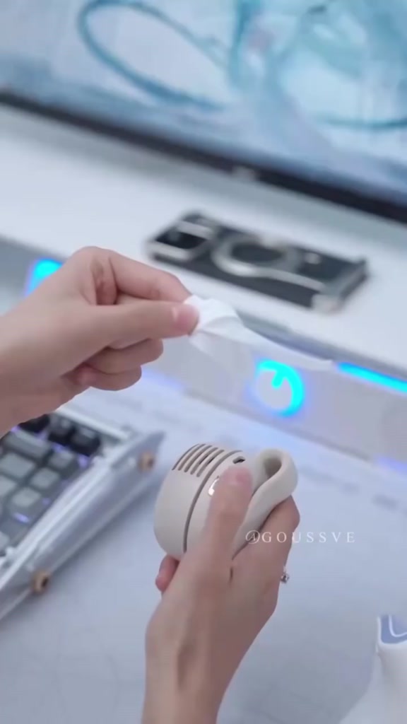 Quạt Mini Kẹp Áo Không Tiếng Ồn ,cực bền pin, Quạt Đeo Eo/Đeo Người Siêu Mạnh, Pin Sạc, 3 Cấp Độ Gió | BigBuy360 - bigbuy360.vn