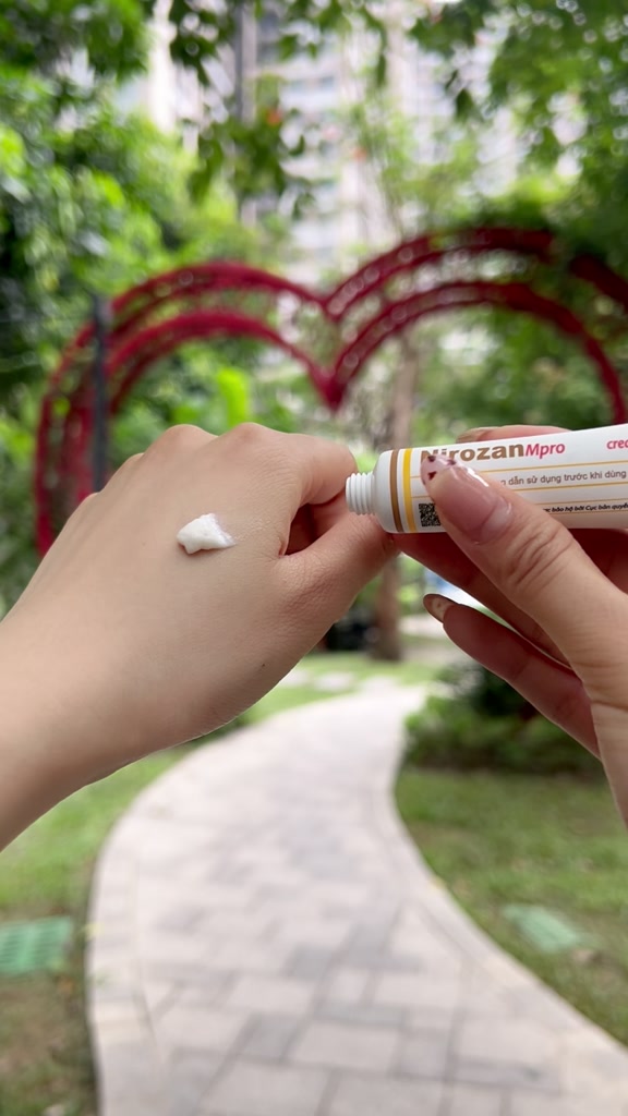 Nirozan cream bôi nấm ngoài da, lang ben tuýp 10g GIGA GERMANY | BigBuy360 - bigbuy360.vn