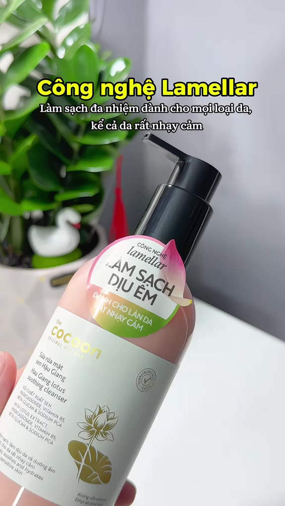 Sữa Rửa Mặt Sen Hậu Giang Cocoon 310ml Tạo Bọt Dịu Nhẹ Cấp Ẩm Làm Sạch Sâu Cho Da Nhạy Cảm Thuần Chay | BigBuy360 - bigbuy360.vn