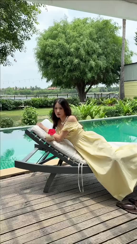 Đầm maxi nữ tay ngắn THE C.I.U, váy chiết eo smock dáng xòe nữ tính dịu dàng – Mamie Dress - MN12 | BigBuy360 - bigbuy360.vn