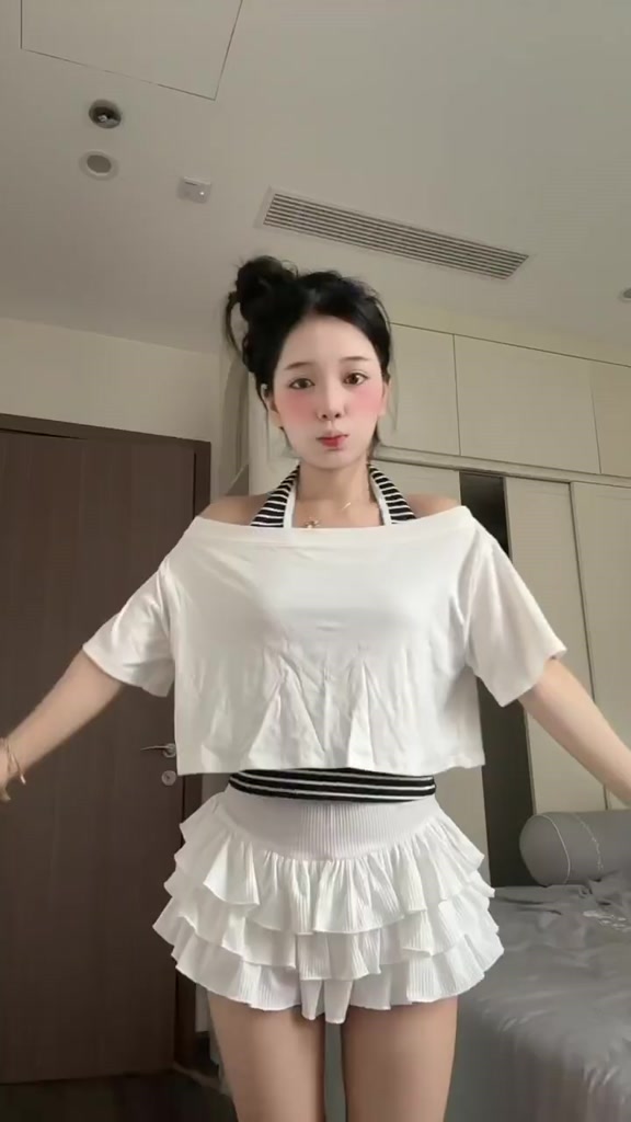 Áo Thun Cộc Tay Xu Min Dáng Crop In Hình Ngôi Sao Trendy Seller | BigBuy360 - bigbuy360.vn