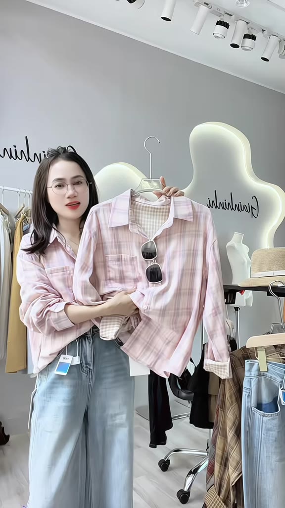 Áo sơ mi kẻ dài tay Theone, Sơ mi kiểu phom rộng dáng dài SM26100-B2TN - NhiNhi Shop | BigBuy360 - bigbuy360.vn