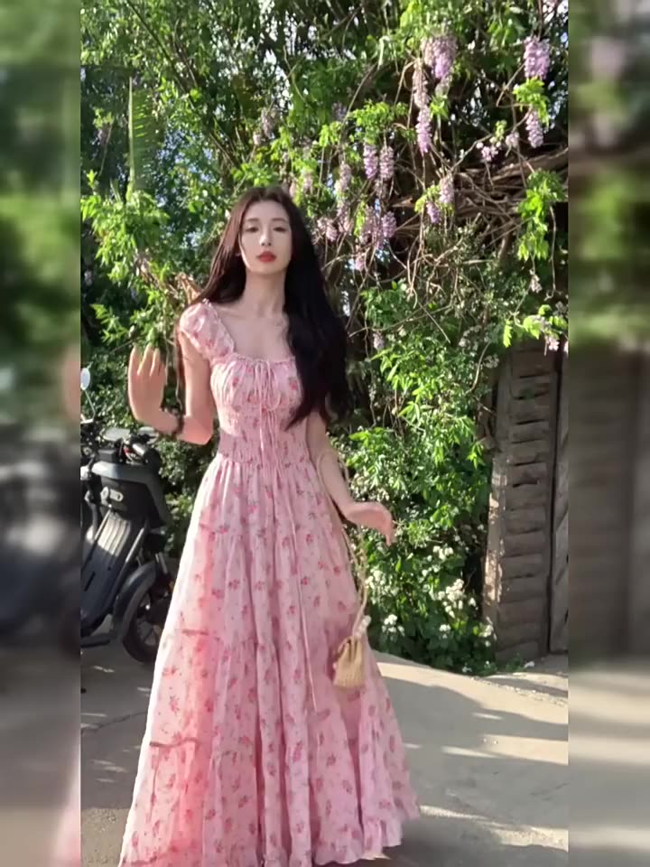 (HÀNG SẴN) Váy Cổ Vuông Hoa Nhí Maxi Chun Ôm Eo Màu Hồng Xòe Dài Ngọt Ngào Điệu Đà Tiểu Thư Mùa Hè Hàng QCCC | BigBuy360 - bigbuy360.vn