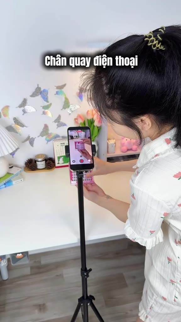 Chân đỡ điện thoại, máy ảnh Tripod 3 chân cao 2M1 chụp ảnh, quay phim video, livestream có remote xoay 360 độ Macbox | BigBuy360 - bigbuy360.vn