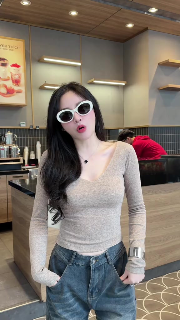 Áo Cổ Tim COCOLEN - Chất Liệu Cotton Sợi Muối Tiêu - Form Ôm Tôn Dáng - Cố Tim Gợi Cảm A067 | BigBuy360 - bigbuy360.vn