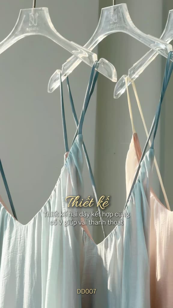 Đầm Maxi Đi Biển La Boutique Kiểu Cổ V Hở Lưng Chất Tơ Hàn Phom Suông Rộng SS26 - DD007-2604LAT | BigBuy360 - bigbuy360.vn