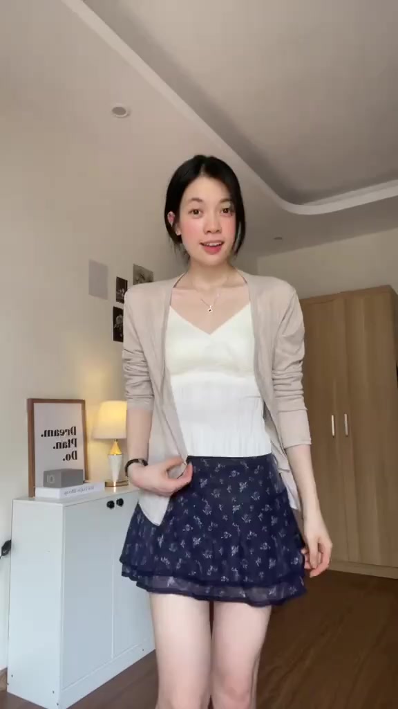 [Hàng QC sẵn] Chân váy ngắn hoạ tiết hoa nhí xếp tầng viền ren phong cách nhẹ nhàng Hàn Quốc Flower Mini Skirt | BigBuy360 - bigbuy360.vn