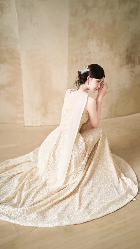 Renee' Dress | Váy nữ ren vân hoa nhí cao cấp H.I.U Fashion , dáng dài midi kèm khăn choàng voan thanh lịch HIU design | BigBuy360 - bigbuy360.vn