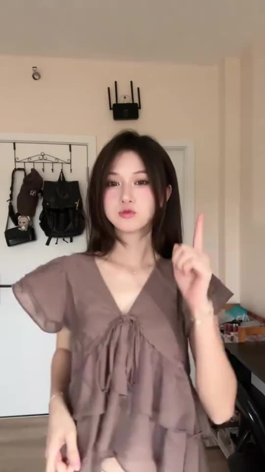 Áo Babydoll Kiểu Nữ Tay Phồng Nhiều Tầng Xoè Đuôi Cá Cổ V Đi Biển Mùa Hè Kimee | BigBuy360 - bigbuy360.vn