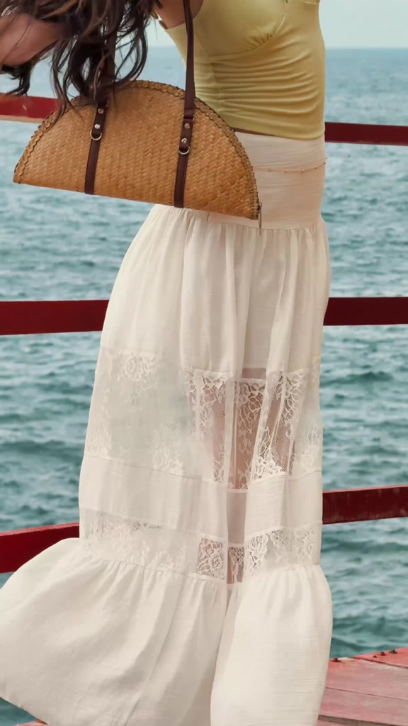 Áo 2 dây basic đính nơ chất thun giấy ôm body La Boutique SS26 - AT009-2605LAT | BigBuy360 - bigbuy360.vn