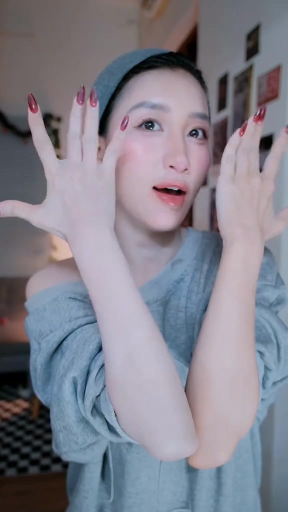 Sữa Dưỡng Thể Sáng Da Cathy Doll Ready 2 White Whitener Body Lotion, Kem Makeup Body nâng tone | BigBuy360 - bigbuy360.vn
