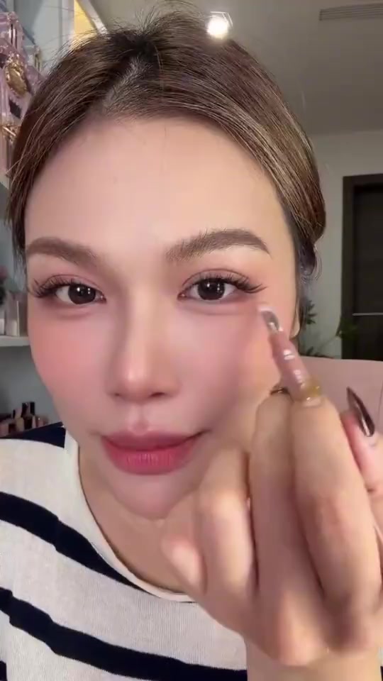 [AMG]Bút kẻ bọng mắt 2 đầu AMG 2 trong 1 làm sáng tạo đường viền mắt dễ sử dụng | BigBuy360 - bigbuy360.vn