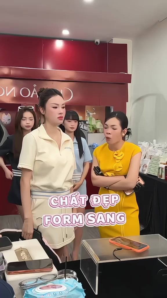 Set Chân Váy Ngắn Ecochic Khoá Áo Halfzip Cạp Váy Bo Dệt Logo Thêu Chất Liệu Cao Cấp Chính Hãng B219 | BigBuy360 - bigbuy360.vn