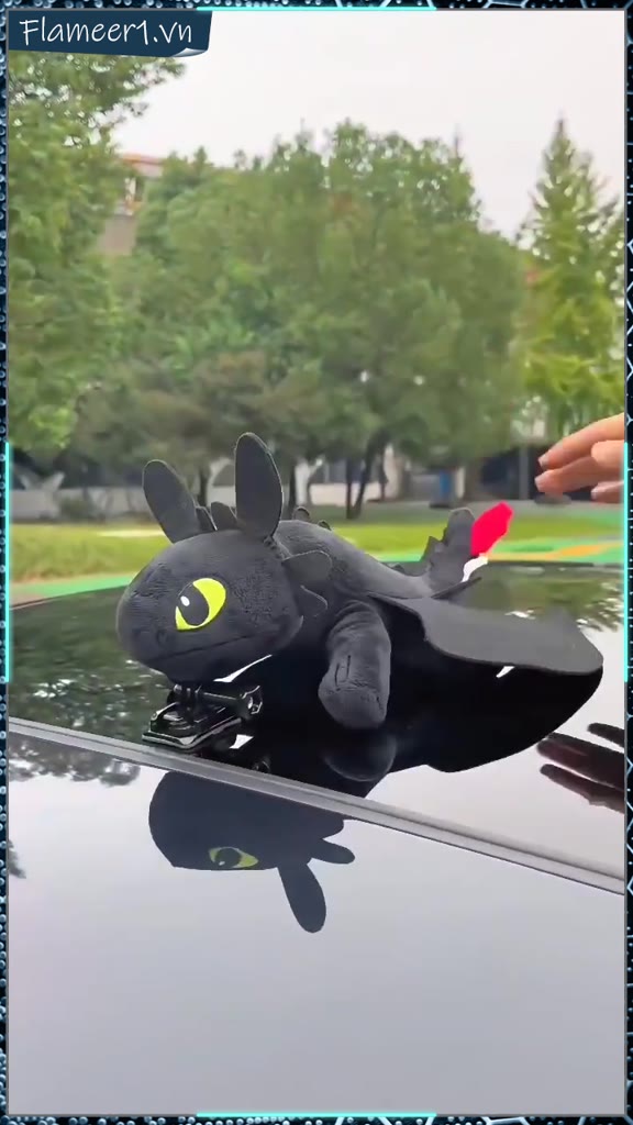 Trang trí búp bê bay nhỏ cho xe máy