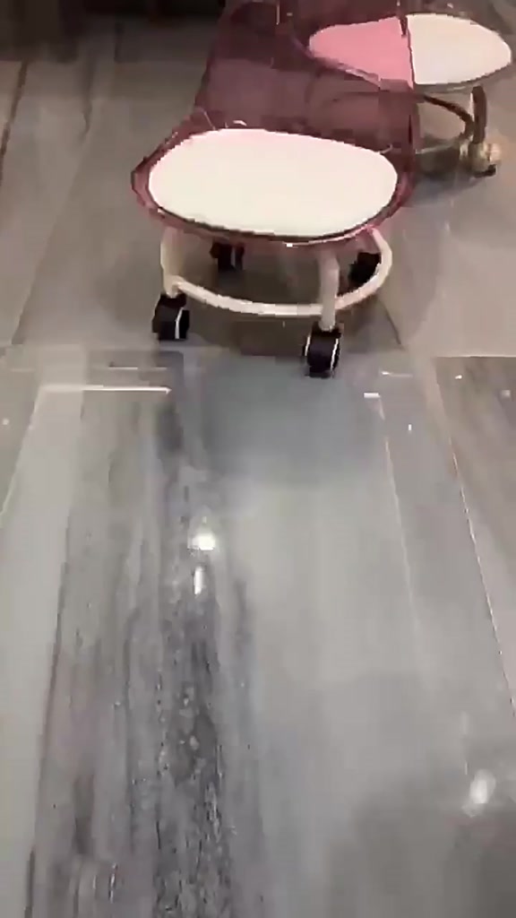 Ghế Ngồi Nhỏ Chất Liệu acrylic Có Bánh Xe Không Ồn xoay 360 độ, Ghế đẩu nhỏ cao cấp tựa lưng trong suốt Cho Trẻ Em | BigBuy360 - bigbuy360.vn