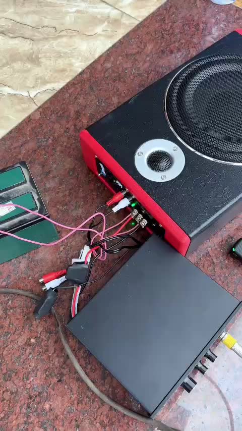 Âm ly cho xe ô tô