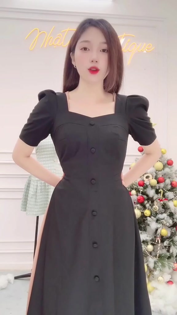 Đầm cổ vuông Nhật Vy tay phồng đính nút bọc chất lụa phù hợp công sở đi chơi cafe - D2858 | BigBuy360 - bigbuy360.vn