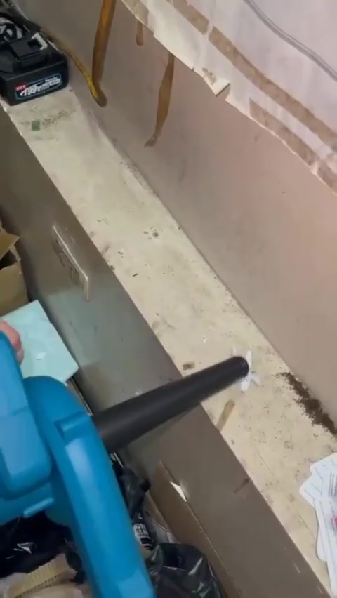 Máy thổi hút bụi cầm tay Makita: Đa năng, tiện dụng