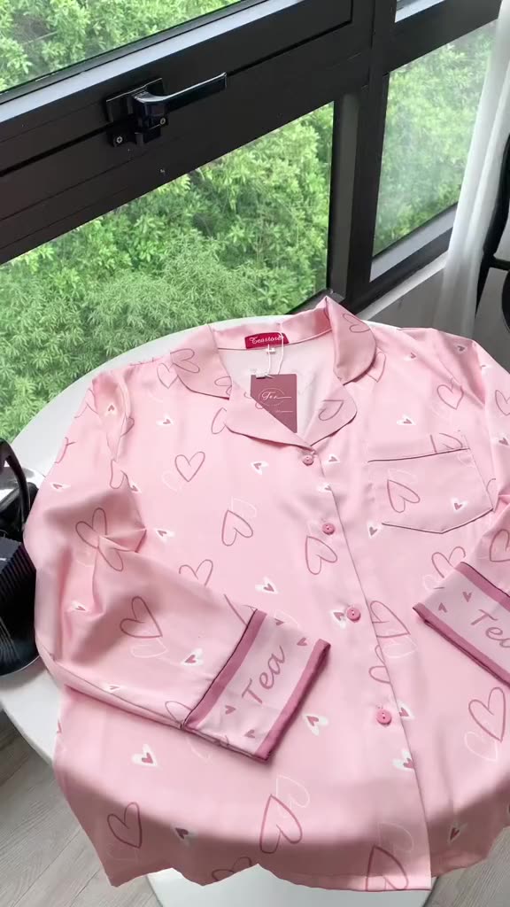 Bộ pyjama lụa cao cấp họa tiết tim