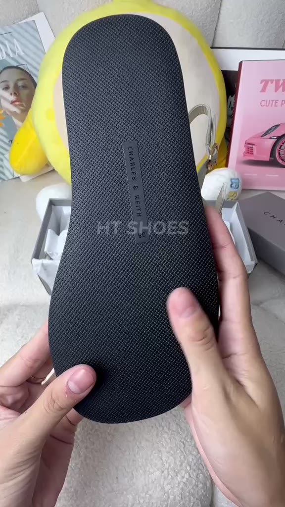 Giày Sandals xỏ ngón C đế bánh mì đế bằng 3.5cm chất liệu da Pu phối khoá xăng đan kẹp xỏ ngón mới 𝟮𝟬𝟮𝟯 | BigBuy360 - bigbuy360.vn