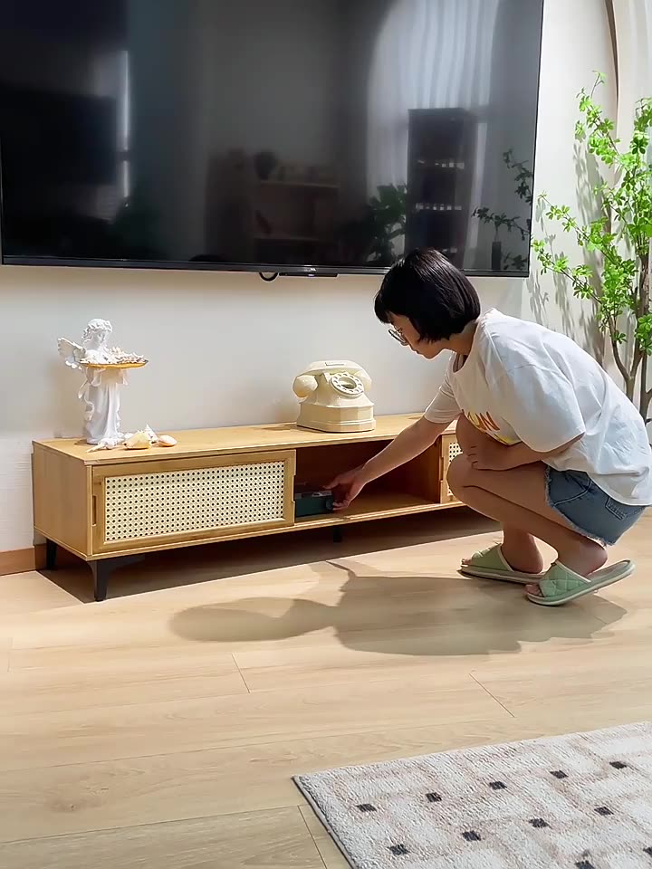 Kệ tivi tre cửa lùa giả mây