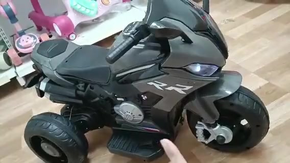 Xe Moto, xe máy điện cho bé R1000 trọng tải 35kg có kèm sạc đủ màu cho bé mẫu mới 2025