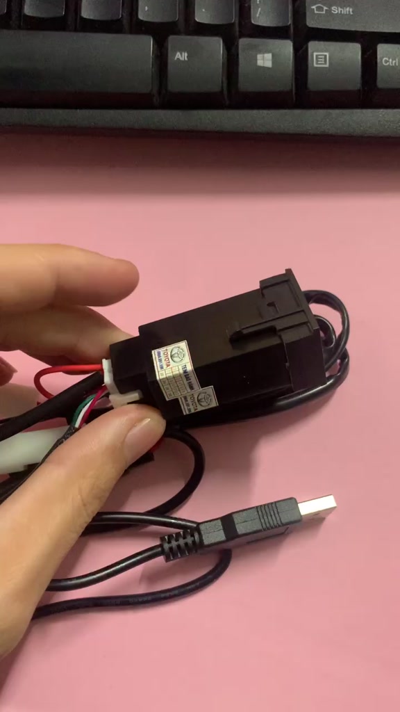 Sạc Toyota Cross Lắp Ổ Chờ