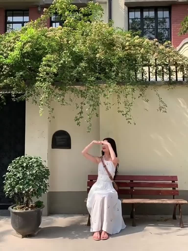 Váy đi biển - Váy cổ yếm in hoa thiết kế thắt nơ lưng, Chất đũi lụa QC mềm mát, May 2 Lớp Có Sẵn Mút Bun Shop | BigBuy360 - bigbuy360.vn