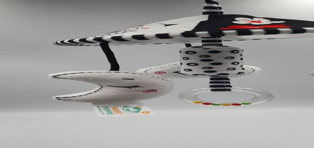 Treo nôi cũi hình ô nhiều họa tiết có chuông gió