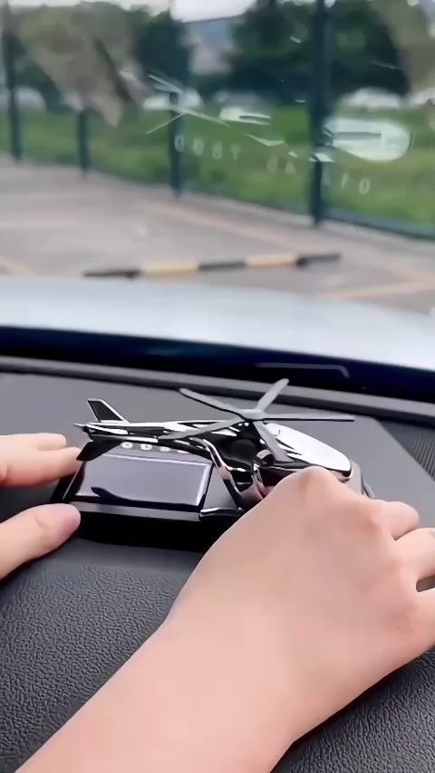 Bảng Số Điện Thoại Kèm Nước Hoa Năng Lượng Mặt Trời