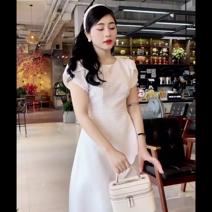 Váy xòe cổ tròn nhúm vai vạt chéo xốp lụa cao cấp Evalover | BigBuy360 - bigbuy360.vn