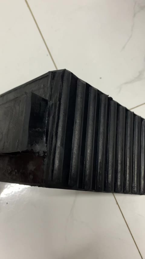 CỤC CHÈN Ô TÔ, XE TẢI LOẠI TO