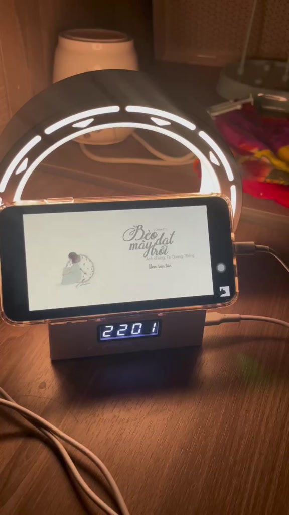 Loa Bluetooth L35, Loa Đế Sạc Không Dây, Đồng Hồ Điện Tử, Dải LED RGB, Gắn USB, Thẻ Nhớ HOT HOT | BigBuy360 - bigbuy360.vn