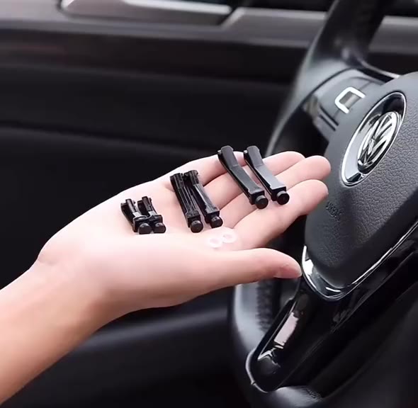 Gợi ý các mẫu khay để cốc ô tô tiện lợi cho xế yêu